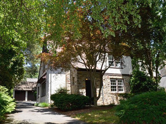 4th image of 1285 Hillside Dr