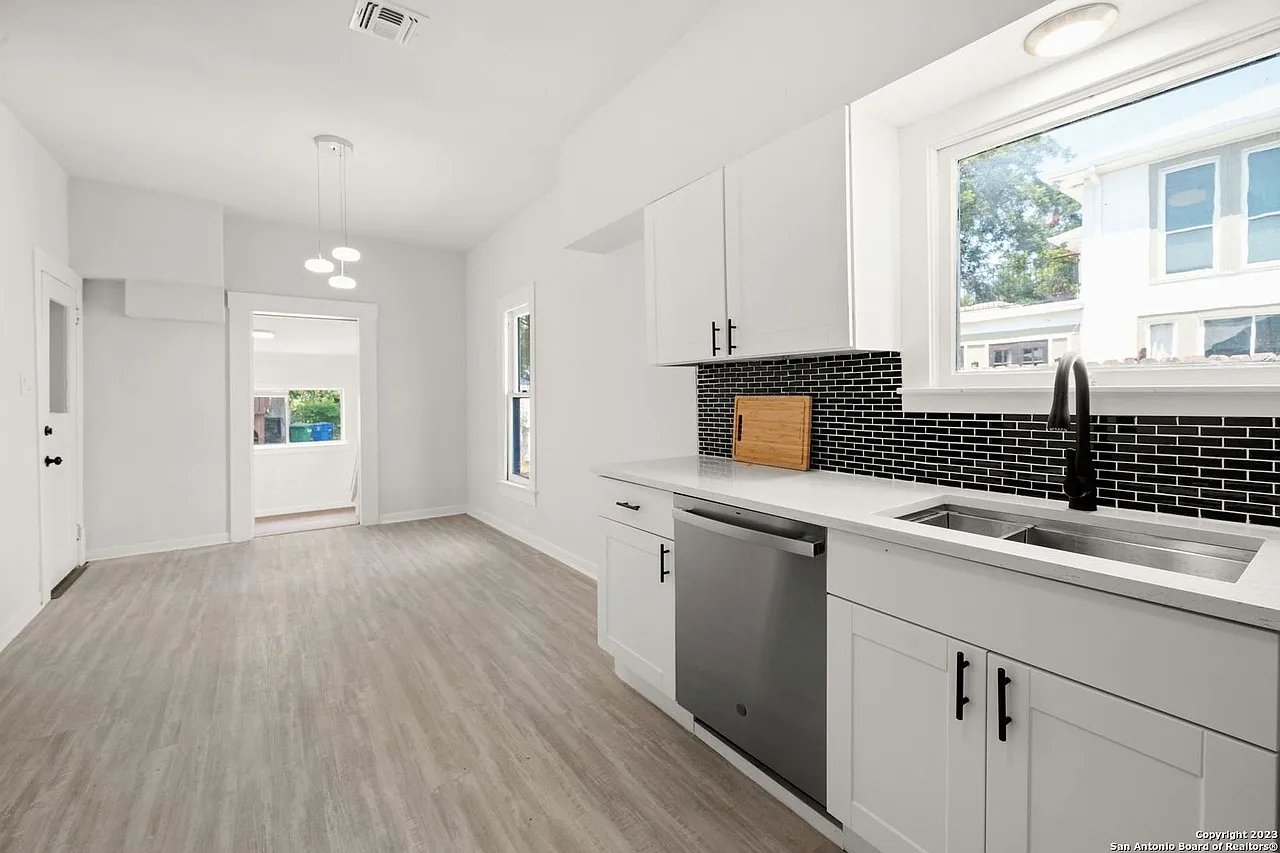 3 bed, 1776 sqft, $1,950 — Photo 4