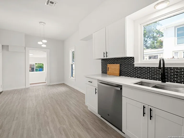 1606 W Mulberry Ave — Photo 4