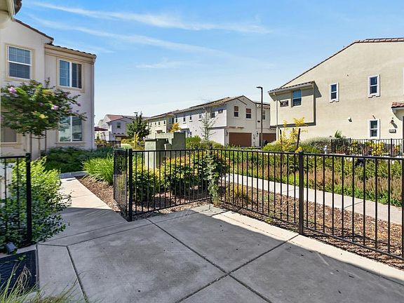 4th image of 5301 E Commerce Way Unit 52101