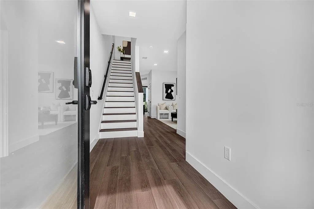 3 bed, 2.0 bath, 1592 sqft, $4,500 — Photo 2