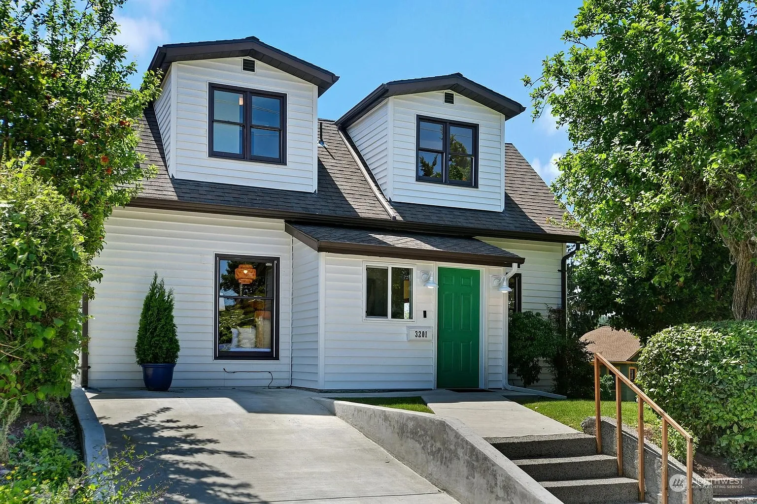 3201 S Byron Street photo 1