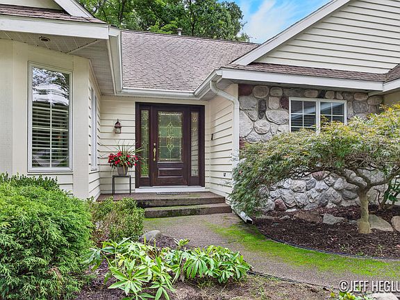 5th image of 1926 Country Brook Dr SE