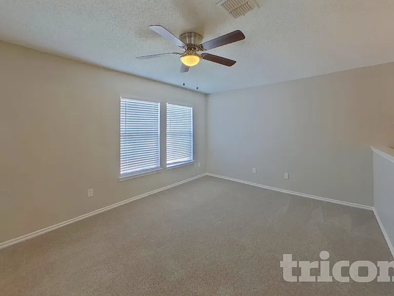 541 Gibson St — Photo 14