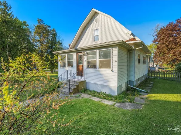 225 James St, Burlington, IL 60109