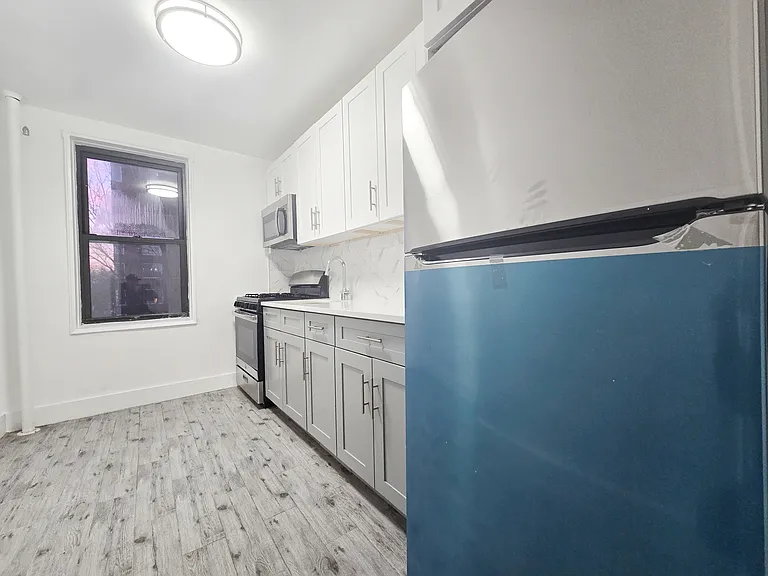 525 Riverdale Ave #7F — Photo 2