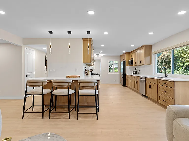 9851 Cloverdale Ave — Photo 47