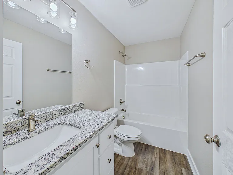 2405 S Elm St — Photo 5