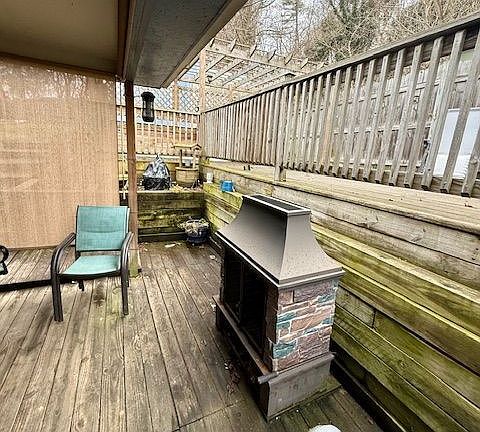 5th image of 20 Maple St