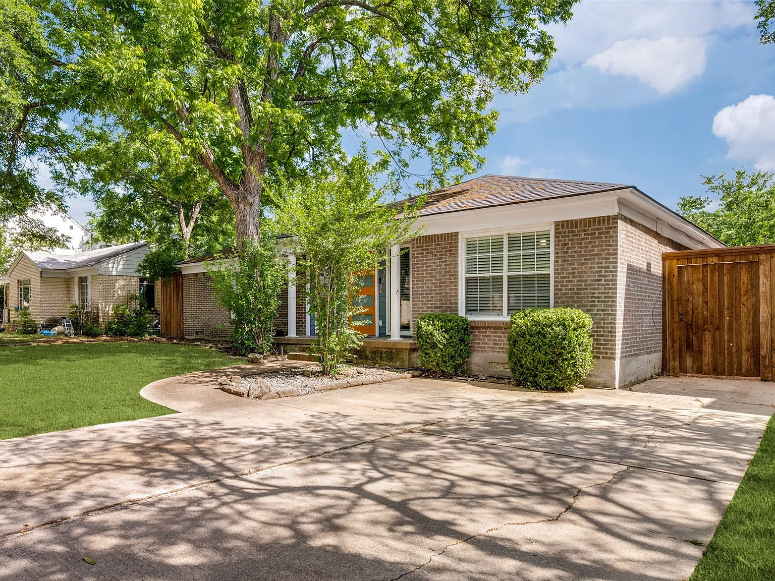 3 bed, 3.0 bath, 1689 sqft, $3,700 — Photo 2