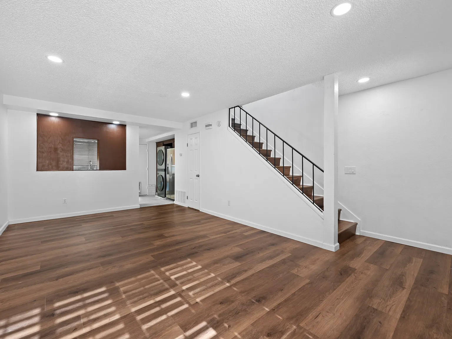 2 bed, 1024 sqft, $3,100 — Photo 2
