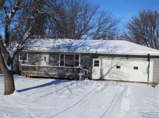 912 Sunnyside Ave, Valley Springs, SD 57068