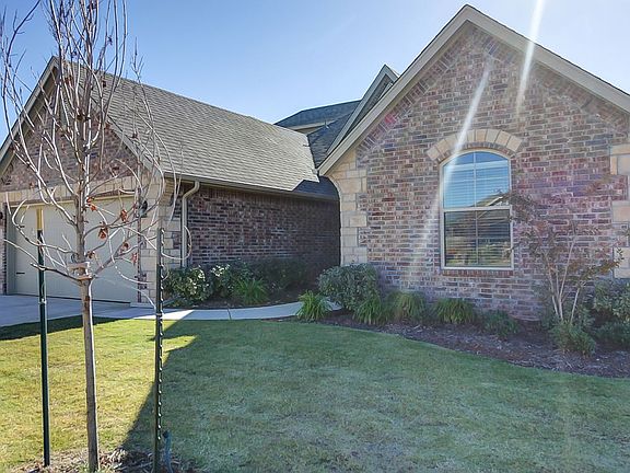 4th image of 4104 SE 39th Ct