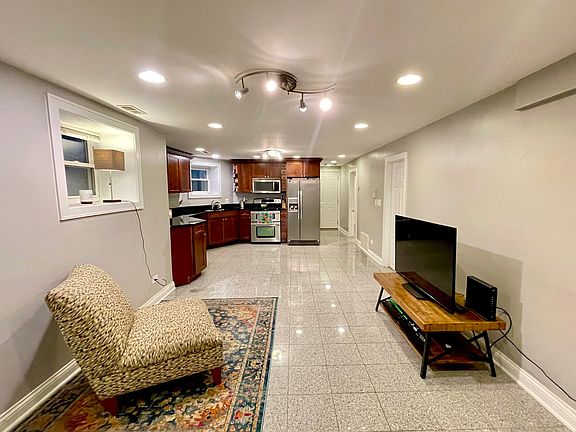 3rd image of 2217 W Giddings St #G