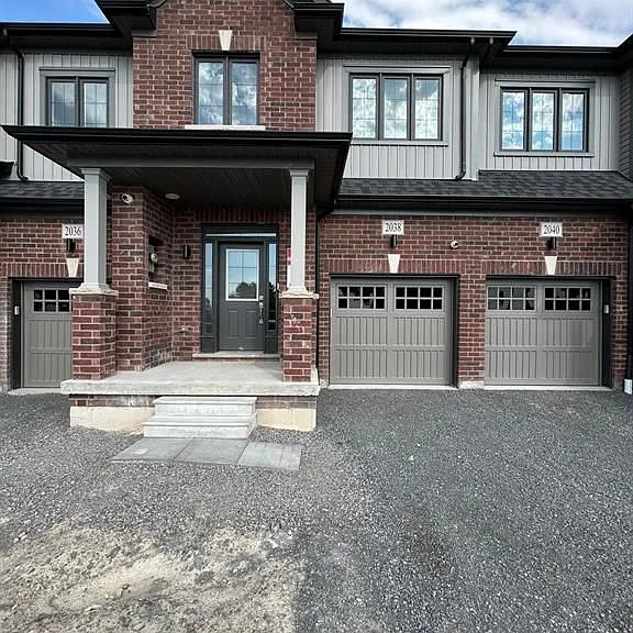 2038 Horace Duncan Cres — Photo 1
