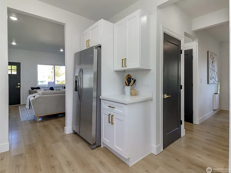 220 E 63rd St — Photo 30