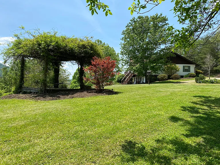 Calloway Dr — Photo 8