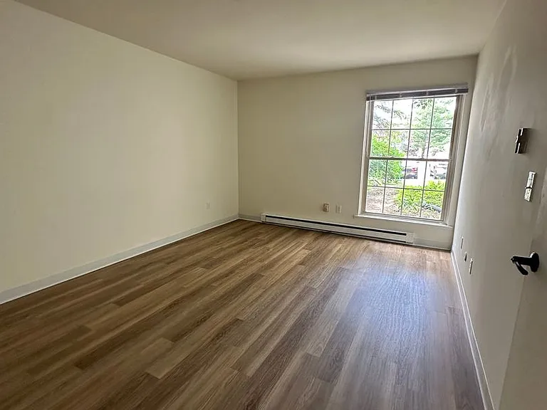 University Park Apartments near Cornell University — Photo 346