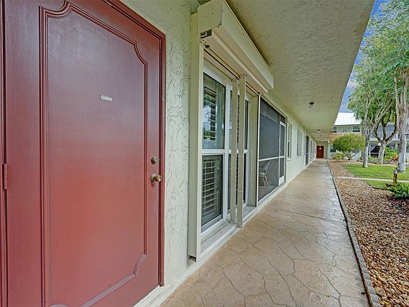 2nd image of 860 SE 6th Avenue #401