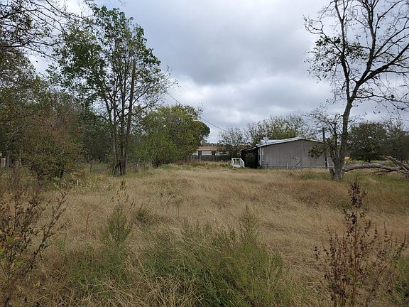 3rd image of 192 Avenue E