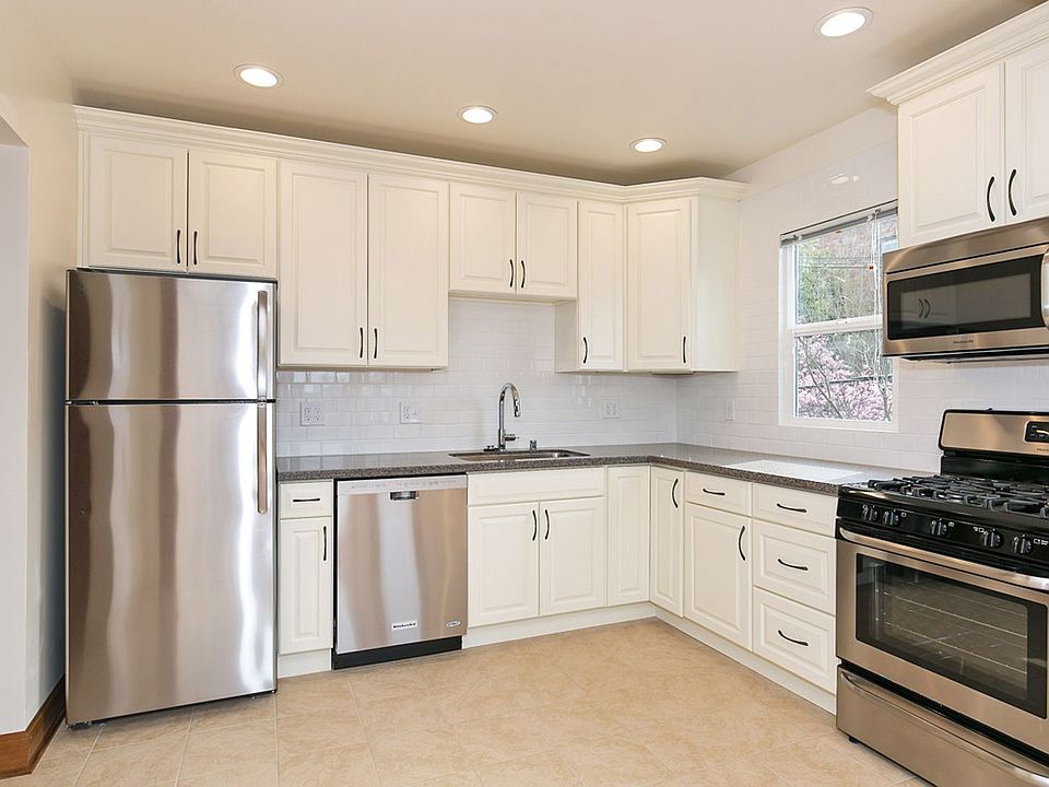 1st image of 502 Bellevue Ave E APT 304