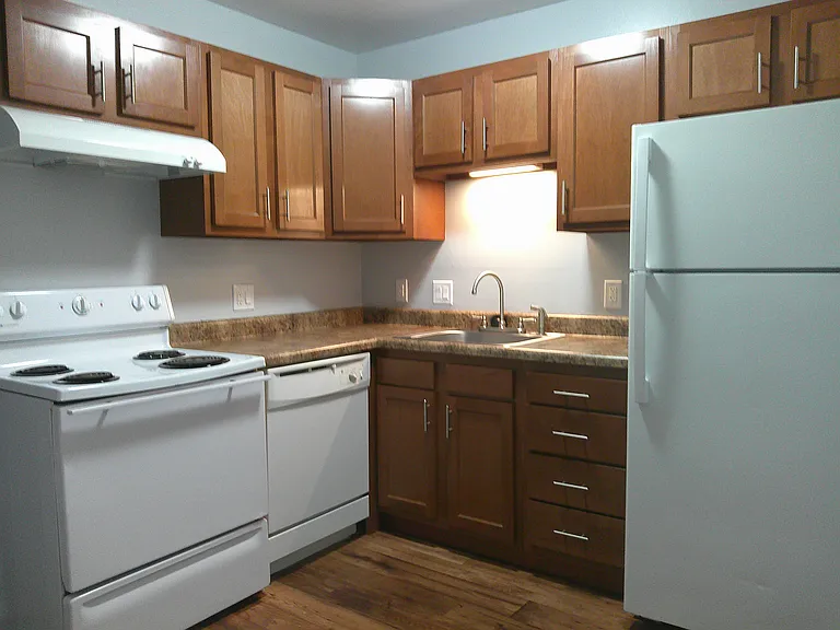 KINGSGATE VILLAGE APARTMENTS — Photo 11