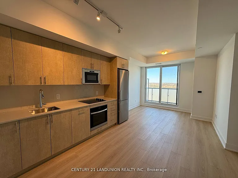 2545 Simcoe St N #Penthouse 19 — Photo 3