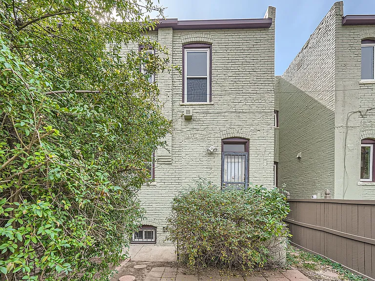 823 E 22nd Ave — Photo 26