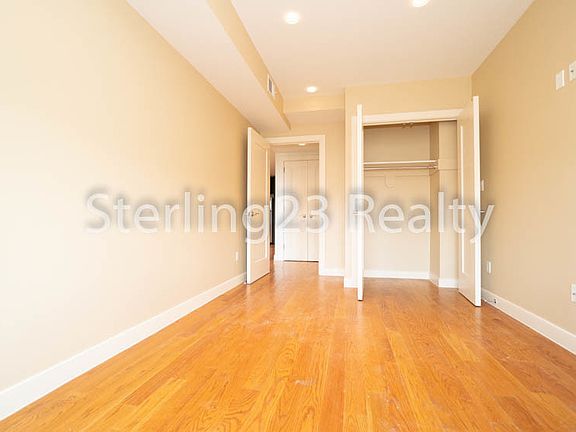 4th image of 27-04 Hoyt Ave S #D5
