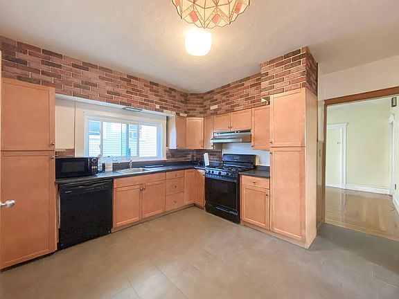 2nd image of 21 Lovell St APT 1