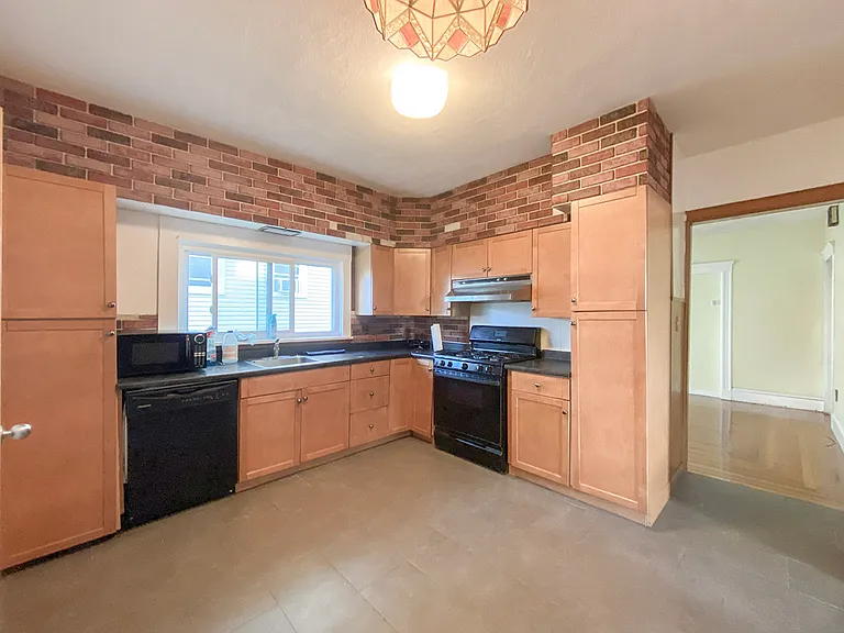 21 Lovell St #1 — Photo 2