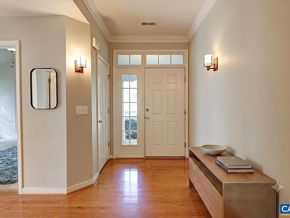 5th image of 685 Courtyard Ct