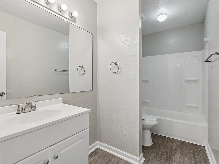 Winford Place Apartments — Photo 73