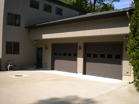 5th image of 604 Lake Dr