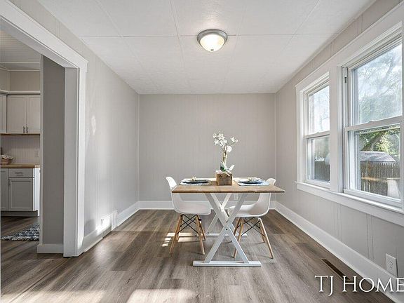 3rd image of 746 Marquette Ave