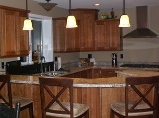 2 Devonshire Ln, Lancaster, NY 14086