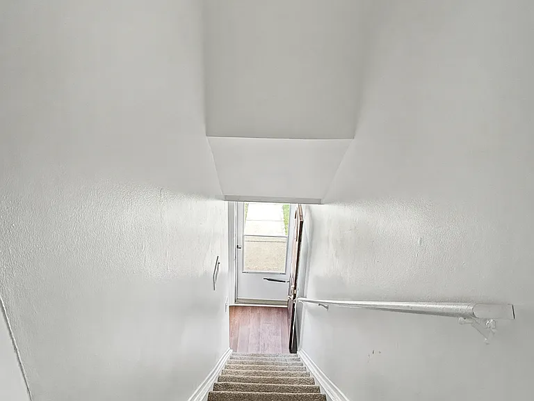 24909 Mayfair St — Photo 5