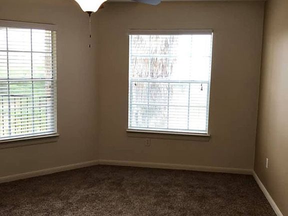 3rd image of 1000 E Vermont Ave #-17107