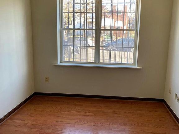 3rd image of 29 46th St SE APT 2
