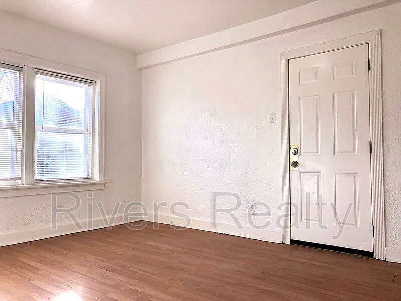 1st image of 5001 Tholozan Ave