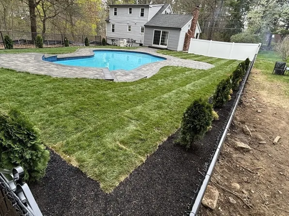 26 Dunstable Rd, Westford, MA 01886