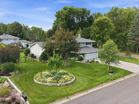 2nd image of 980 Lydia Ave W