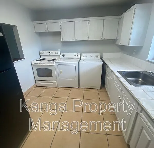 4329 Cocoanut Rd — Photo 4