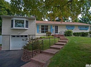 55 Community Rd, Bay Shore, NY 11706