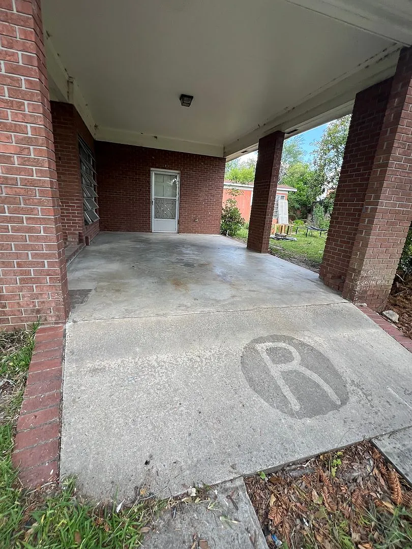 3 Bed 2 Bath Brick Home with Bonus Room — Photo 2