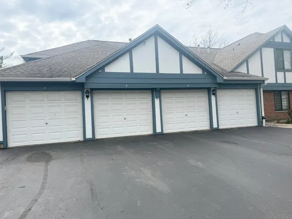 570 Cumberland Trl APT A, Roselle, IL 60172