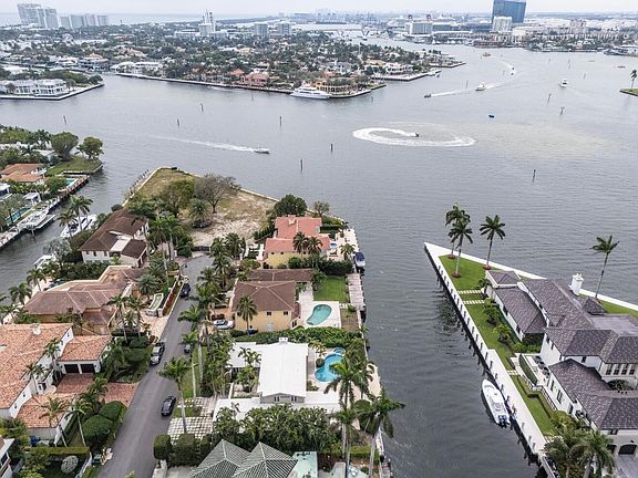 3rd image of 701 Royal Plaza Drive