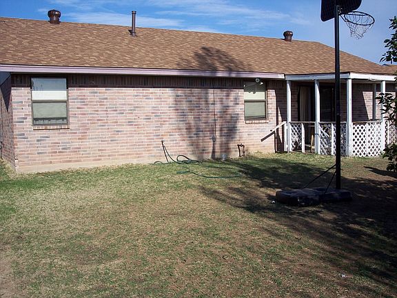 3rd image of 616 SW 62nd St