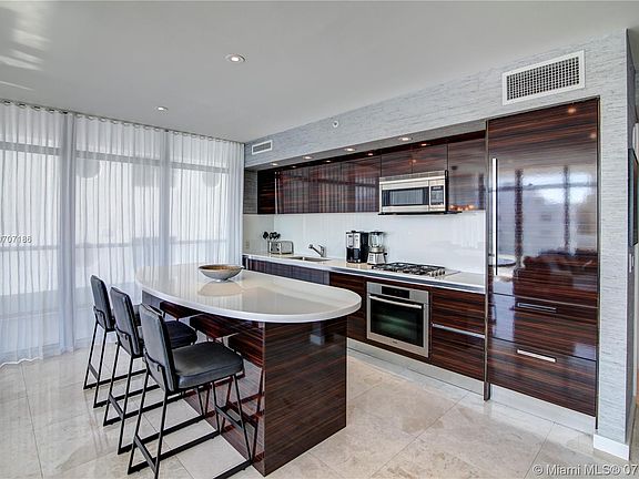 4th image of 3737 Collins Ave #S-604