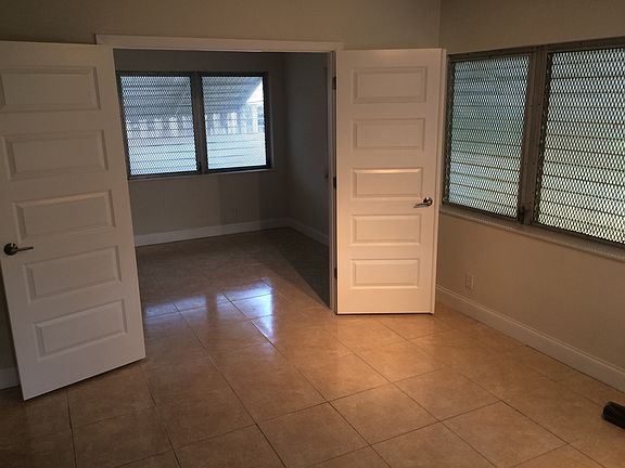 4th image of 311 NE 42nd Ct